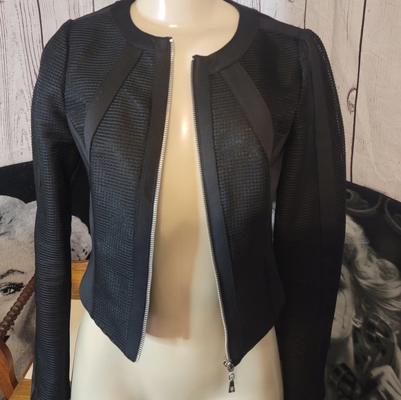Guess Cropped Zipper Jacket!!! - Picture 8 of 10